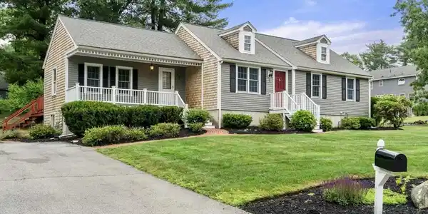 24 Ryders Ln
