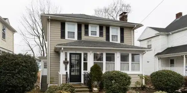 11 Edwin St