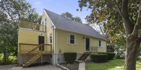 15 Miriam St
