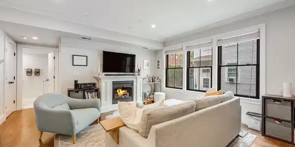 160 W Broadway