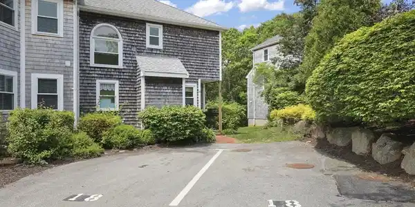18 Harbor Hill Dr