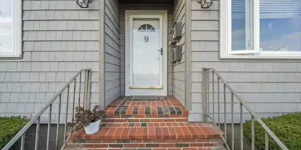 9 Beach Road