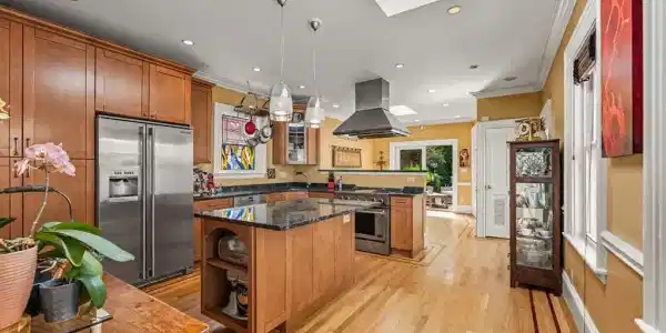 583 East Broadway