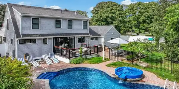 276 Davisville Rd