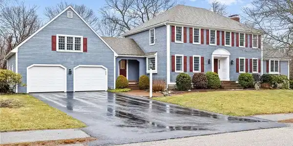 9 Windward Ln