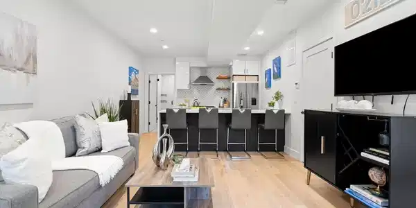 148 W 9th St
