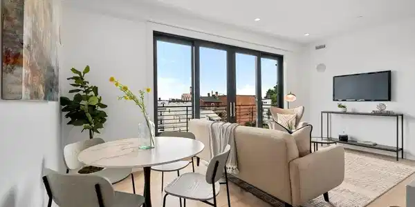 472 W Broadway