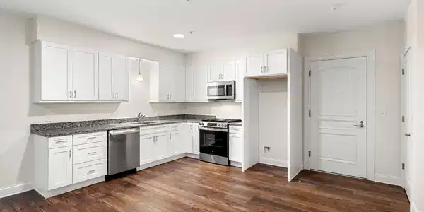 10 Franklin Ave