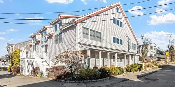 60 Rocky Neck Ave