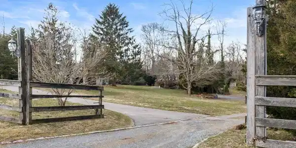 20 Blue Shutters Lane