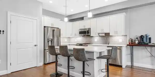 170 W Broadway