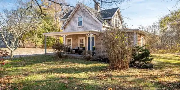 637 Sandwich Rd
