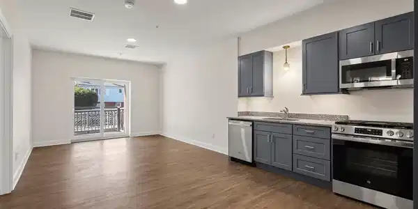 10 Franklin Ave