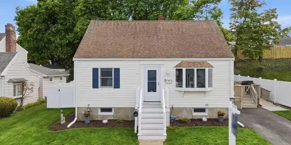 77 Weyham Rd
