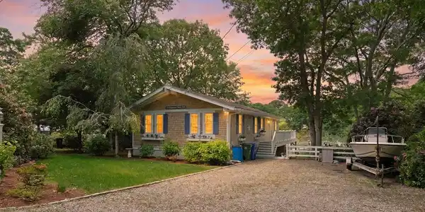 133 Edgewater Dr W