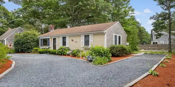 11 Chatham Ln