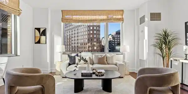 1 Charles Street S