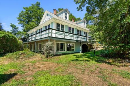 6 Mt Locust Pl