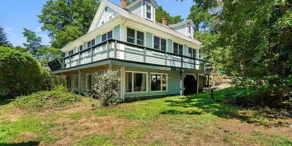 6 Mt Locust Pl