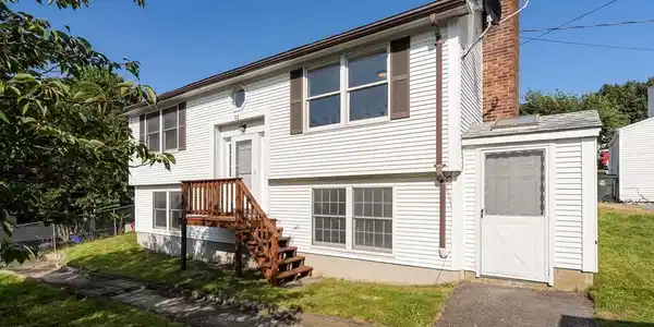 32 Danis St