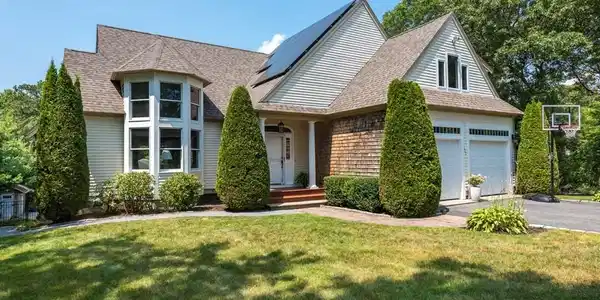 137 Rickenbacker Rd