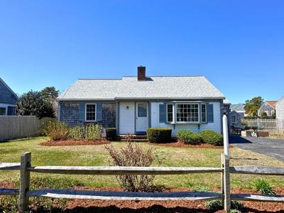 11 Standish Way