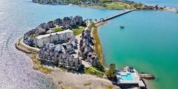 1 Commodore Ct
