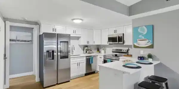 115 W 7th St