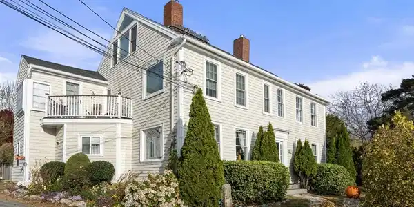 6 Rowe Ave