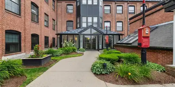 21 Linden St