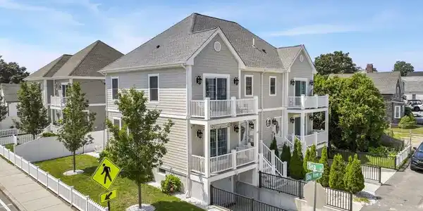 103 Bay View Ave