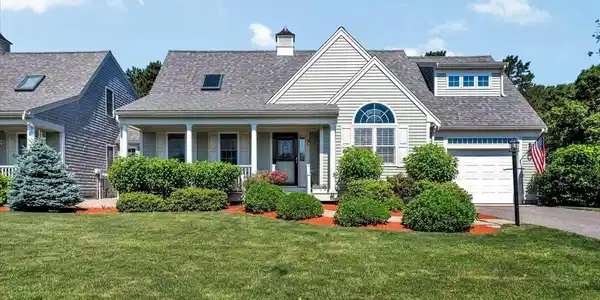 110 Altons Ln