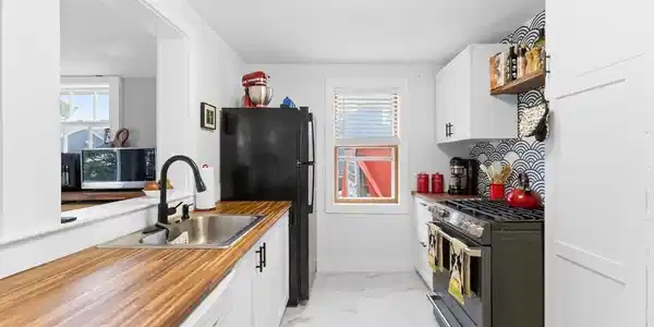 24 Elliot St