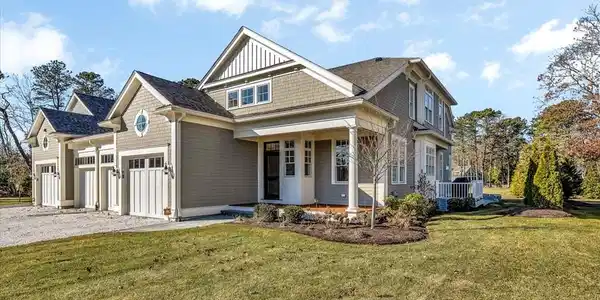4B Clayton Circle