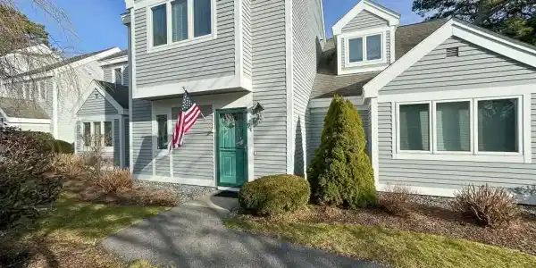94 Howland Circle