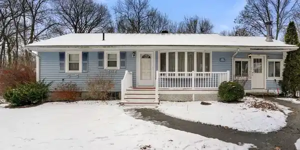 28 Bayberry Ln