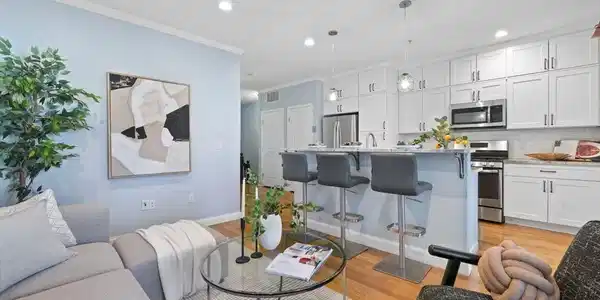 242 W 5th St