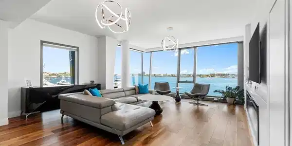 300 Pier 4 Blvd