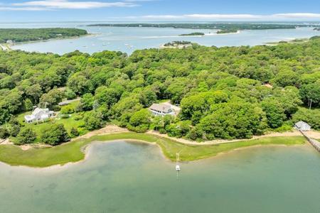 233 Scraggy Neck Rd