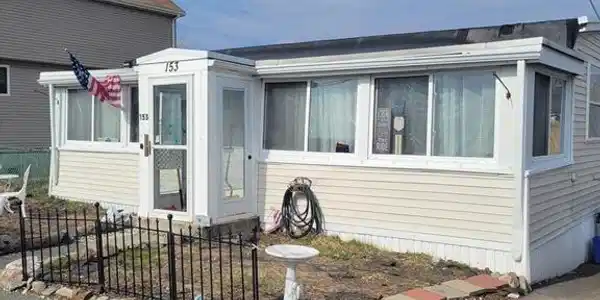 152-153 Edgewater Drive
