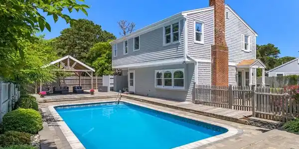 8 Arrowhead Rd