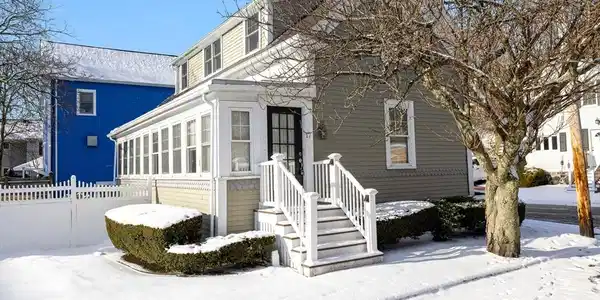17 Lindsey St
