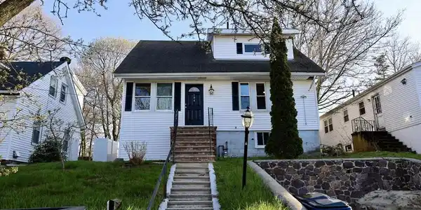 194 Reservoir Avenue