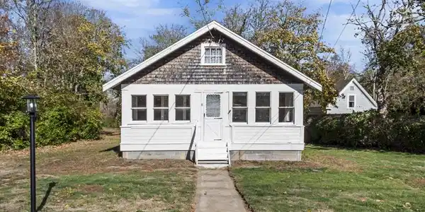 8 Rock Harbor Rd
