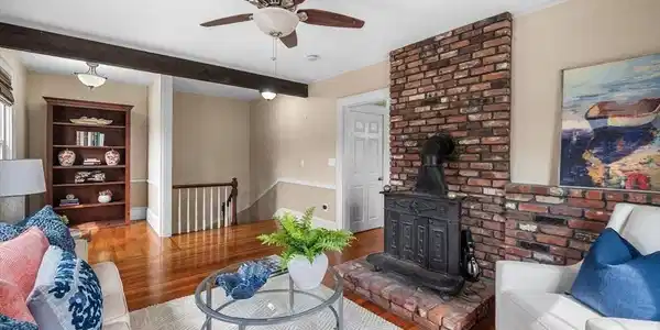 1 Maverick St