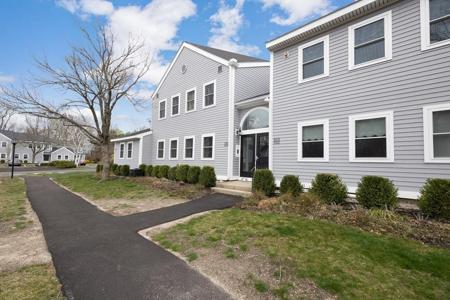 503 Tuckers Ln