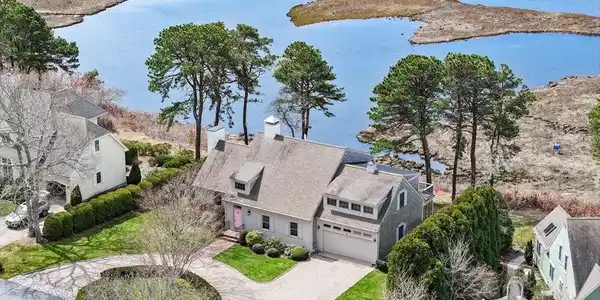 47 Bayshore Dr