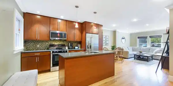 208-210 W 7th Street