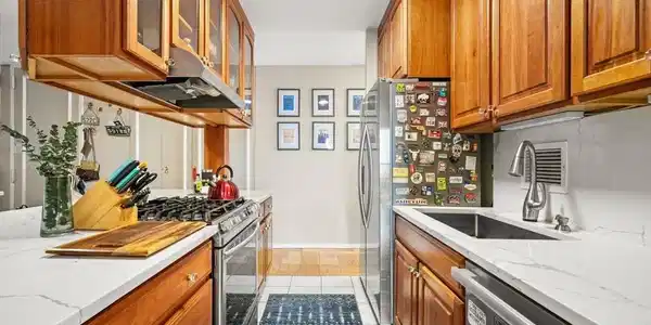 85 E India Row