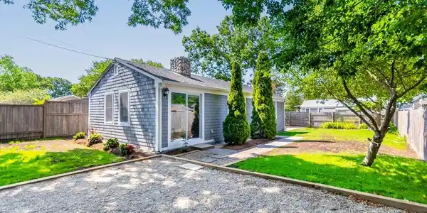 17 Beach Rd